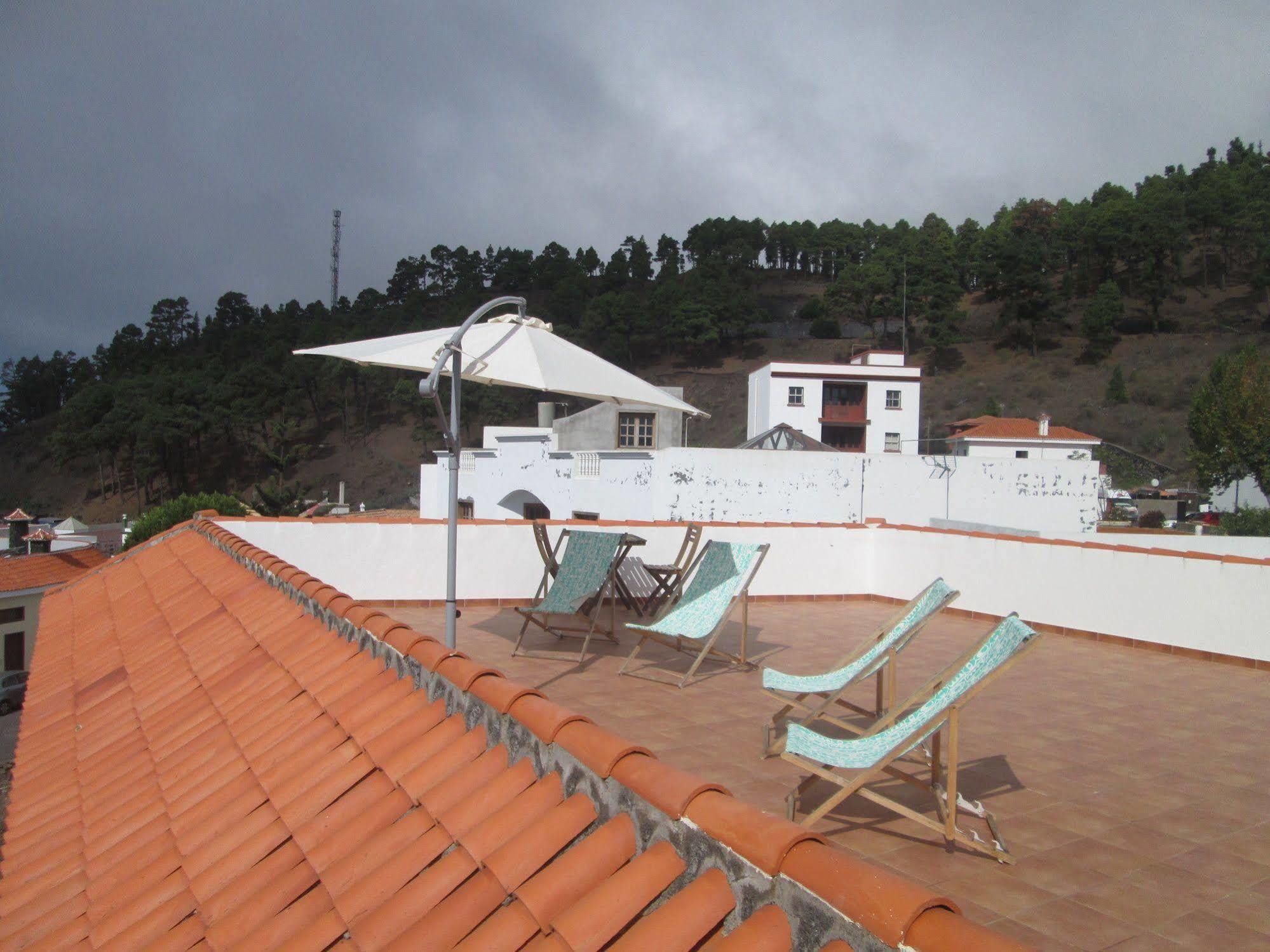 فوينكالينتي دي لا بالما La Palma Hostel By Pension Central المظهر الخارجي الصورة